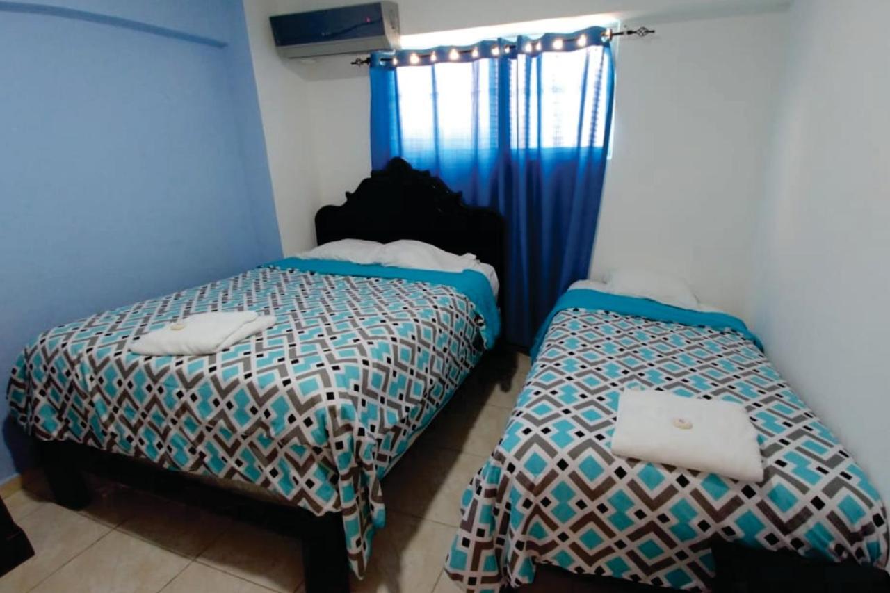 Quarto com 2 Camas de Solteiro