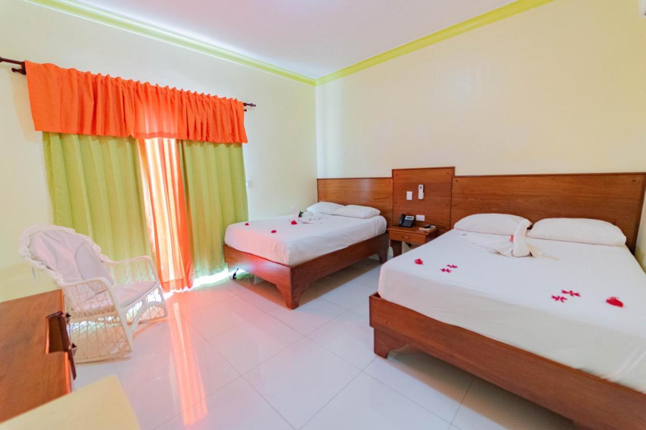 Quarto Duplo com 2 Camas de Casal