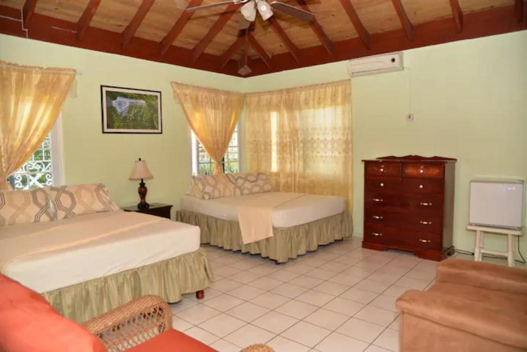 Zimmer mit 2 Queensize-Betten