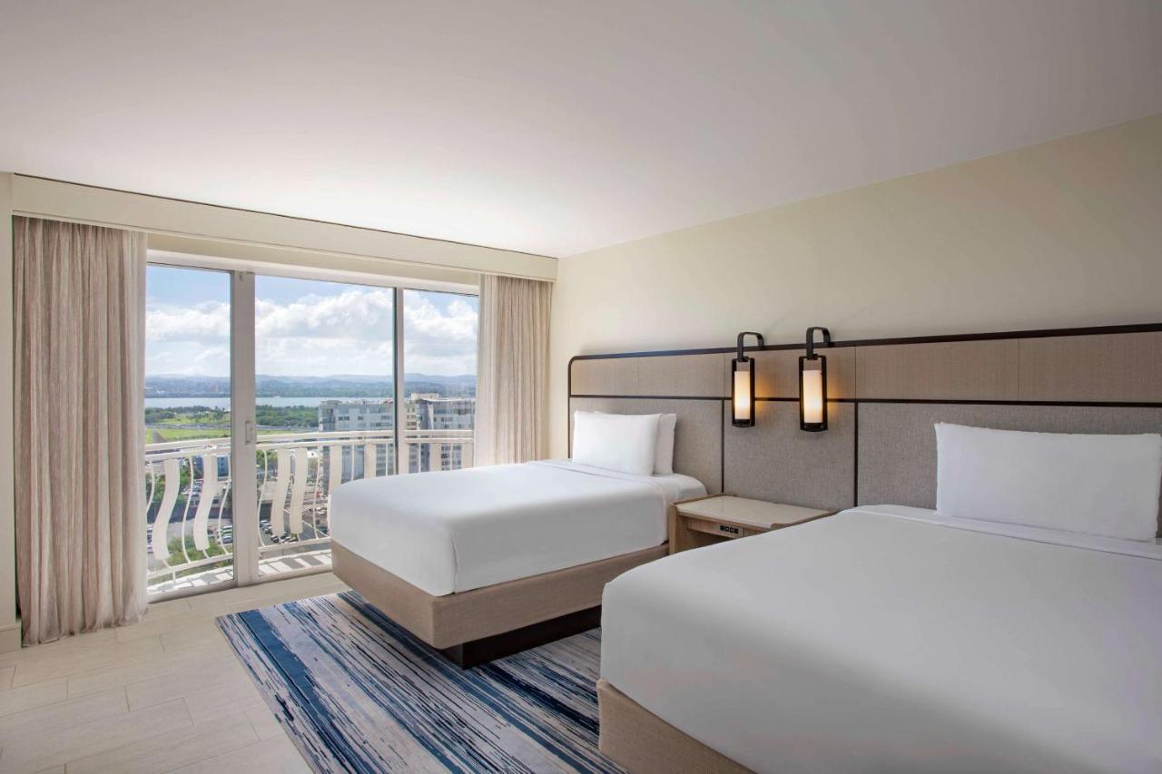 Junior Executive Suite – Two Queens – City View