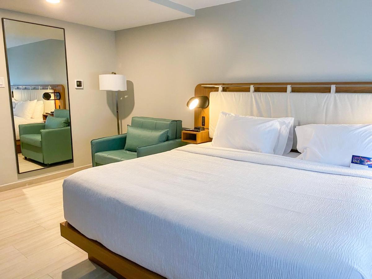 1 King Bed and 1 Twin Sofa Bed, Suite, Non-Smoking