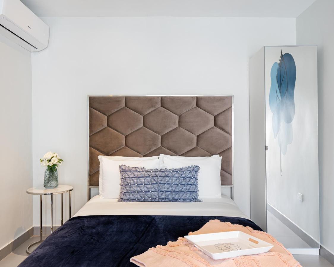 Studio, 1 Queen bed with Sofa bed