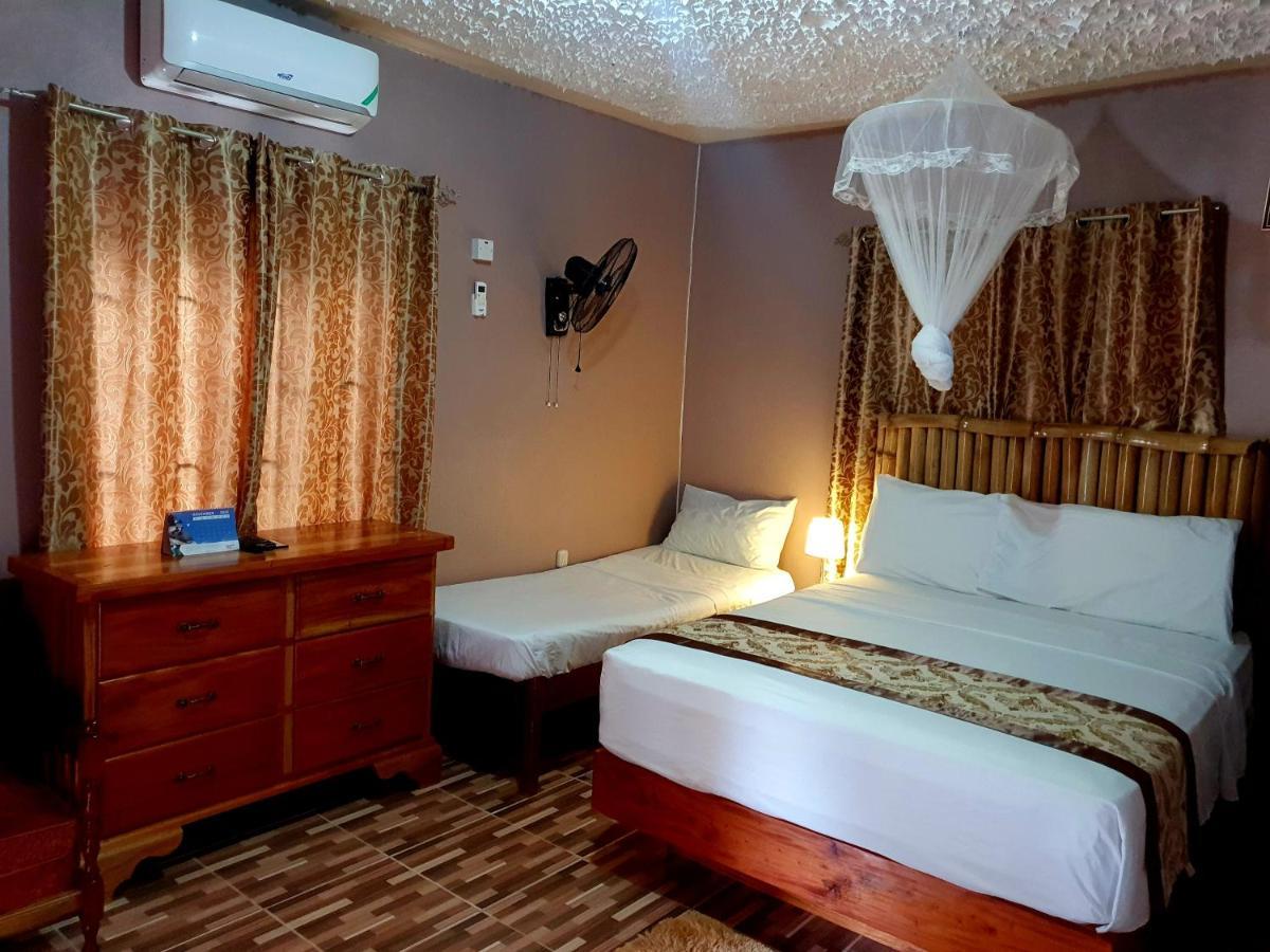 Deluxe Doppelzimmer (2 Erwachsene & 1 Kind)