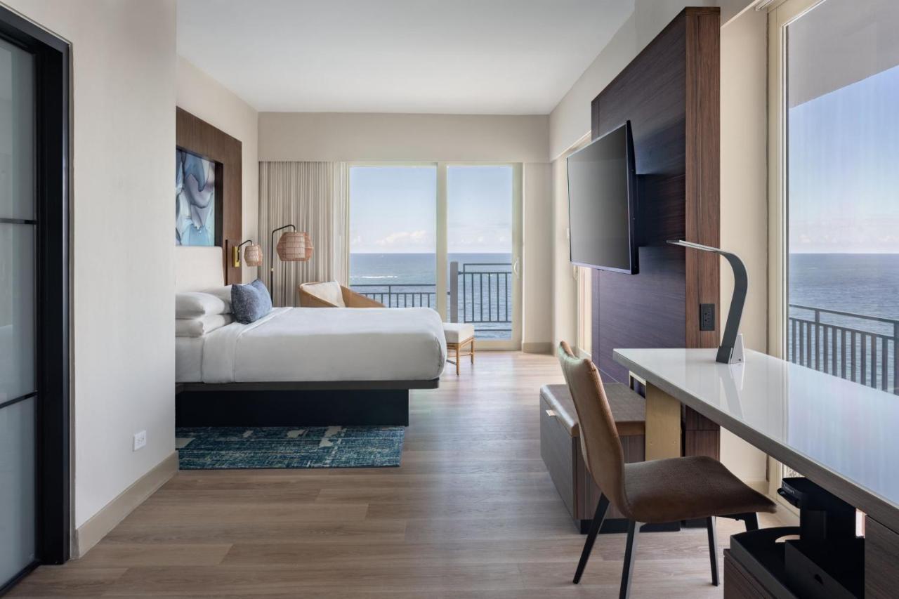 King Corner Larger Ocean Front Room, Balcony, Tower,1347439802:JPEG