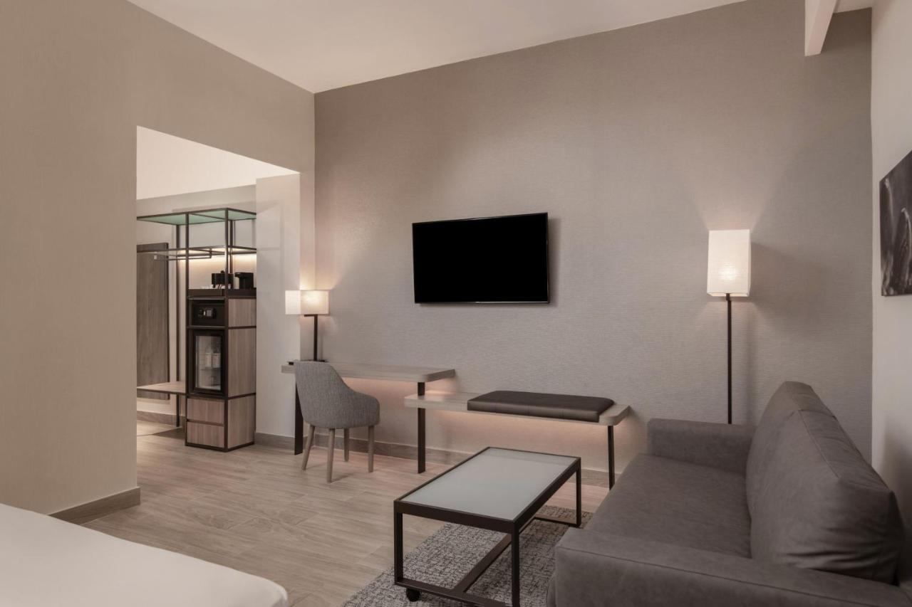 Executive King Room with Sofa Bed and Garden View