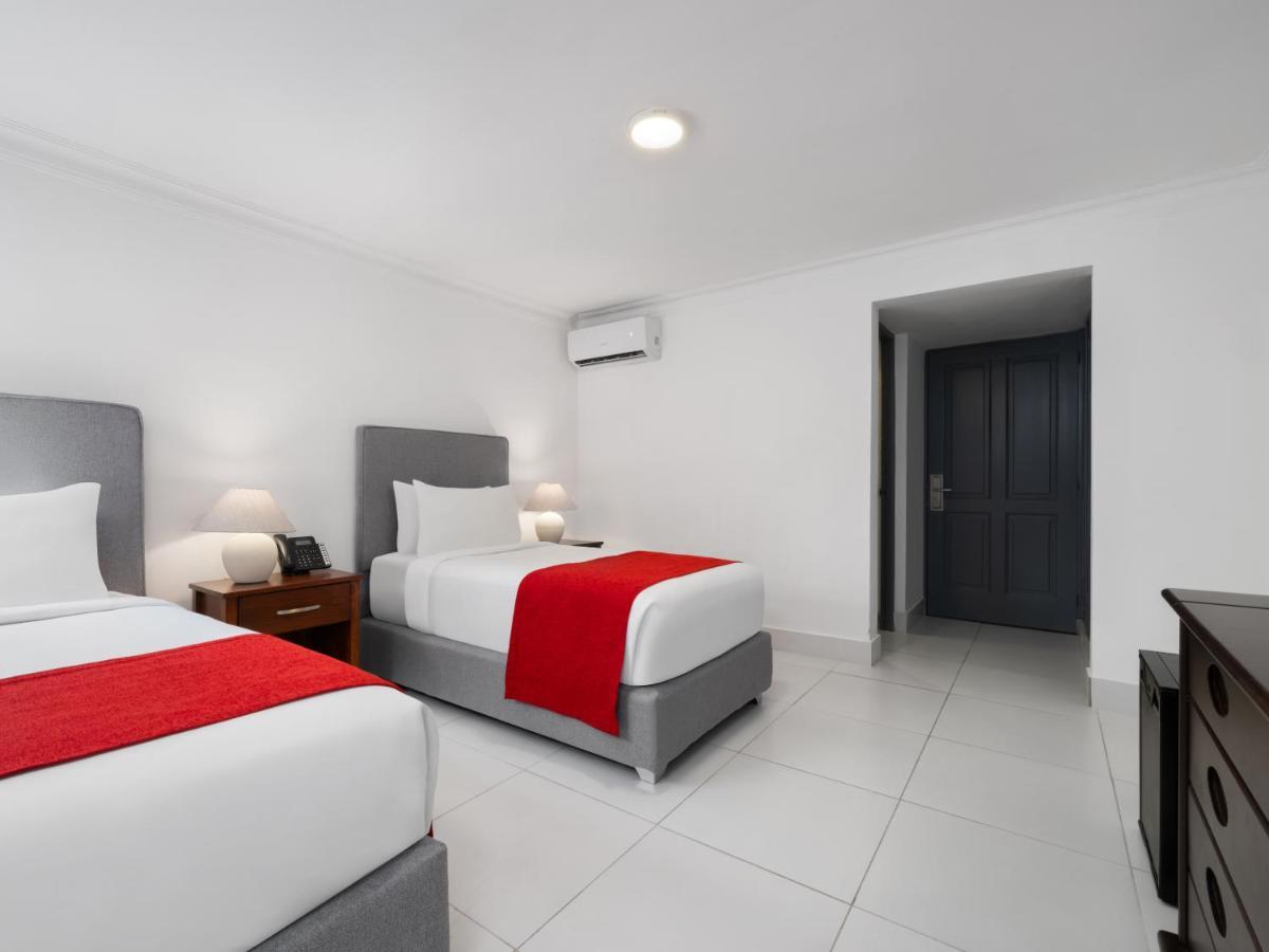 Twin Room with Two Single Beds, Mobility Accessible Room and Roll-In Shower, Non-Smoking,1500172231:JPEG