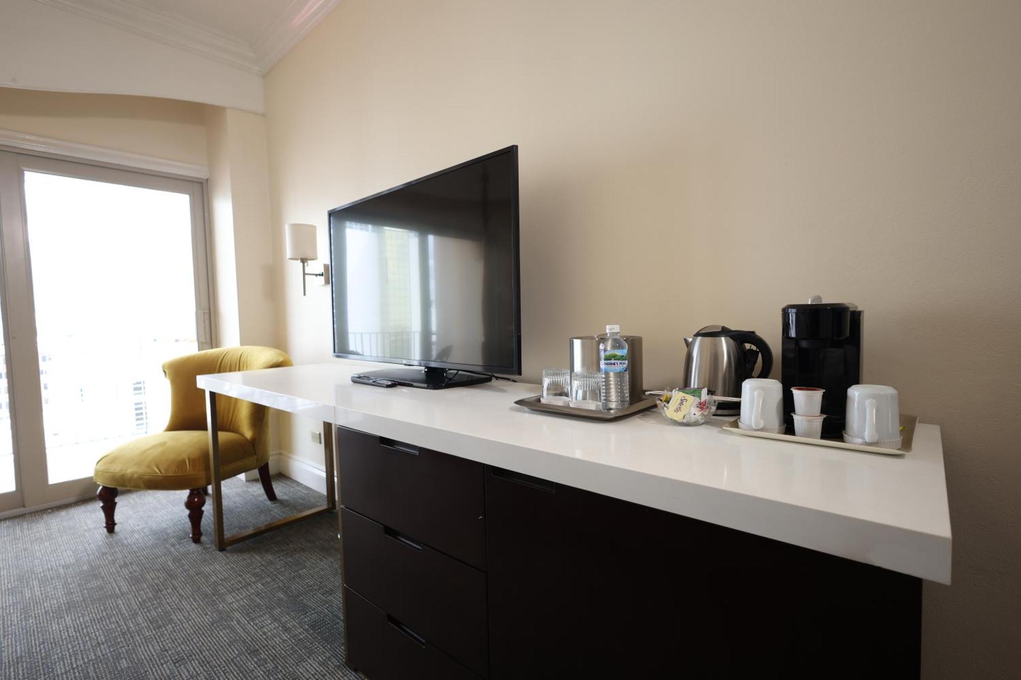 Deluxe King Room,1638485472:JPEG