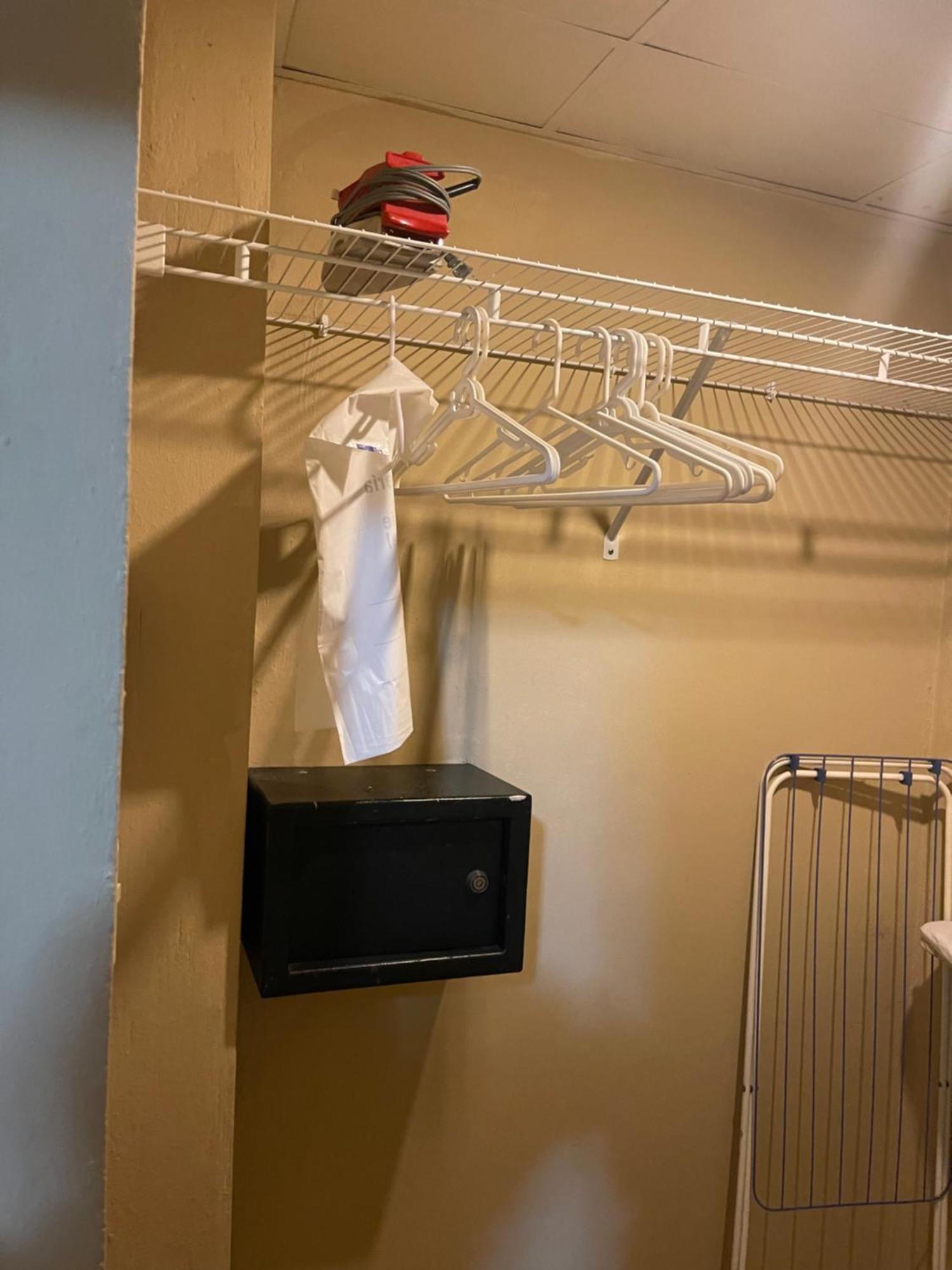 One-Bedroom Apartment with Terrace,1588145410:JPEG