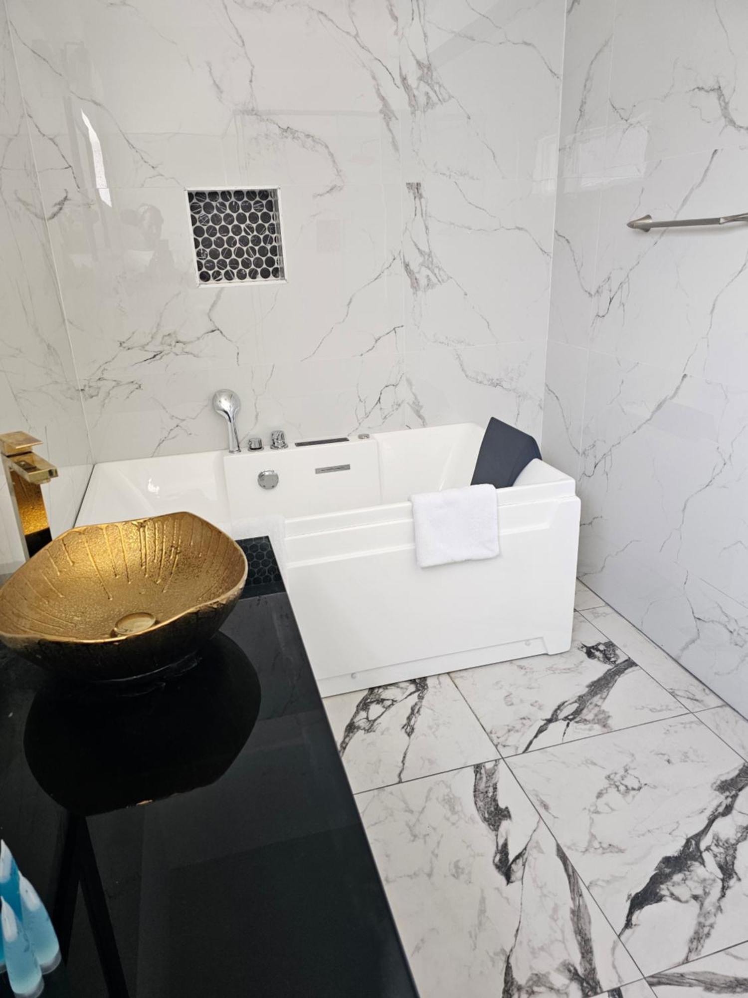 Suite mit Kingsize-Bett und Meerblick