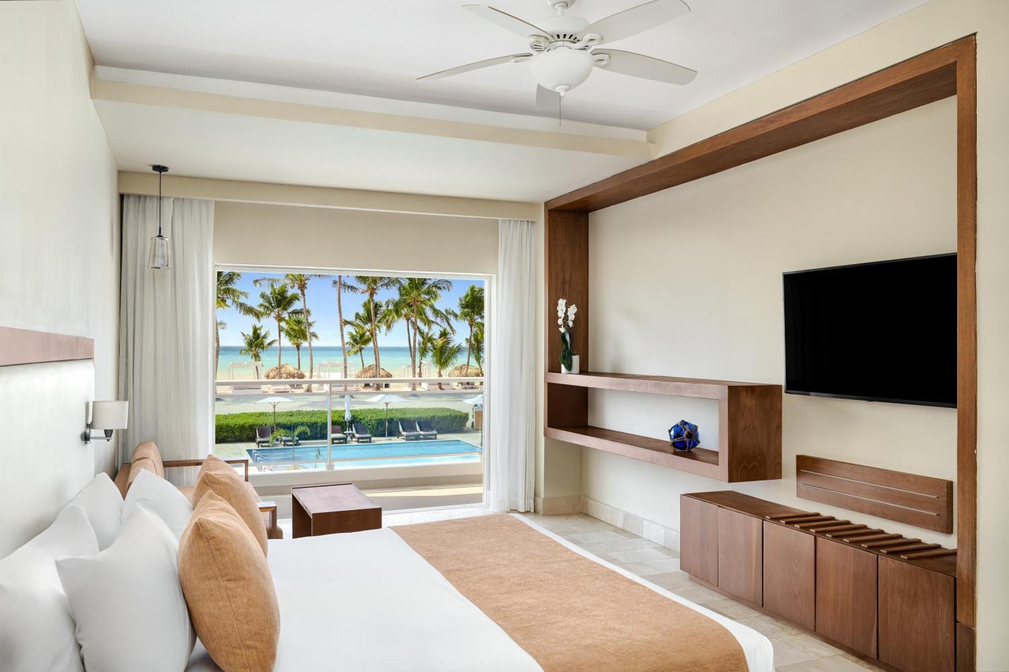 Sun Club Junior Suite Ocean Front King