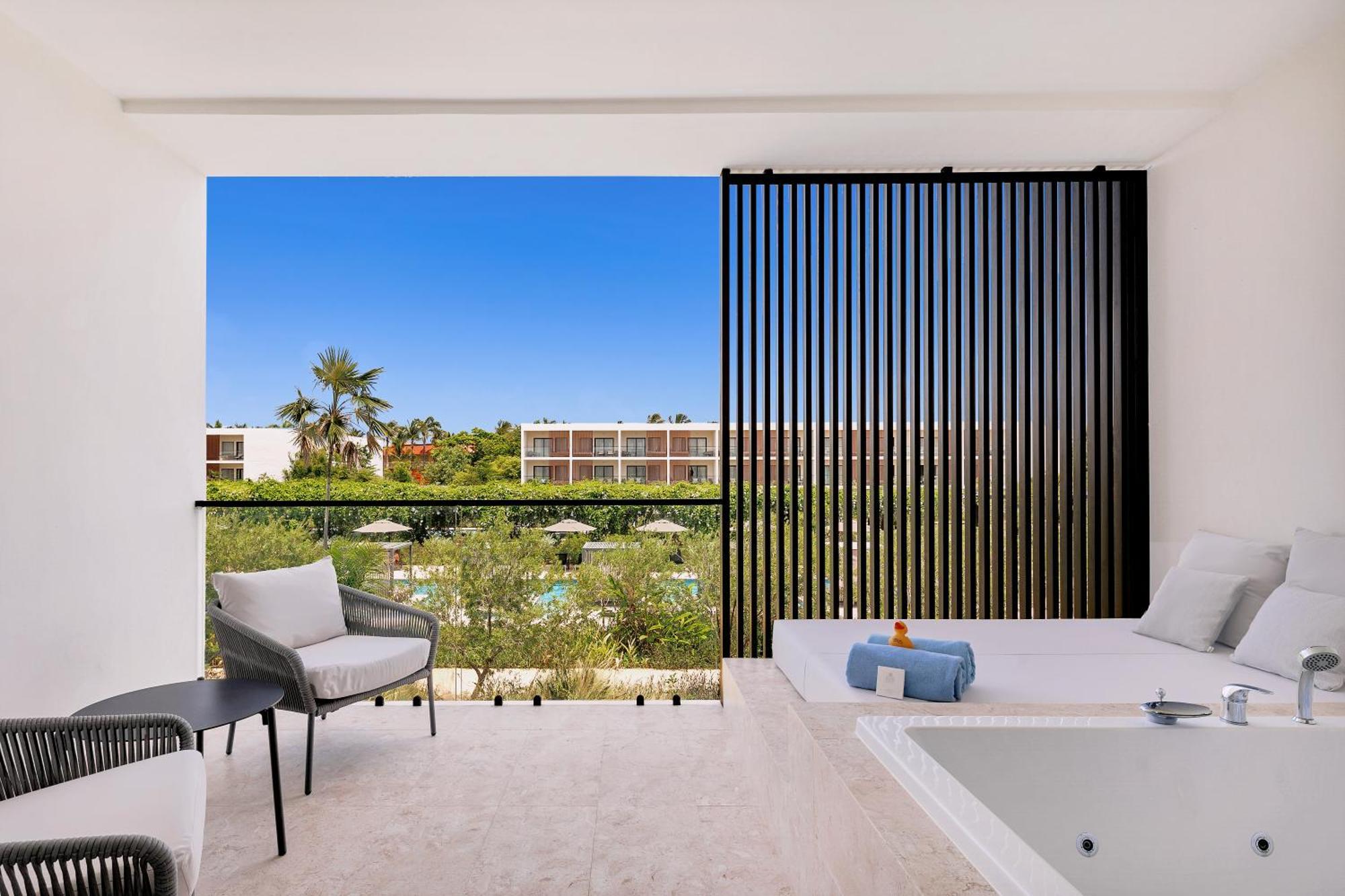 Suíte Júnior Deluxe com Vista Piscina e 1 Cama King-size