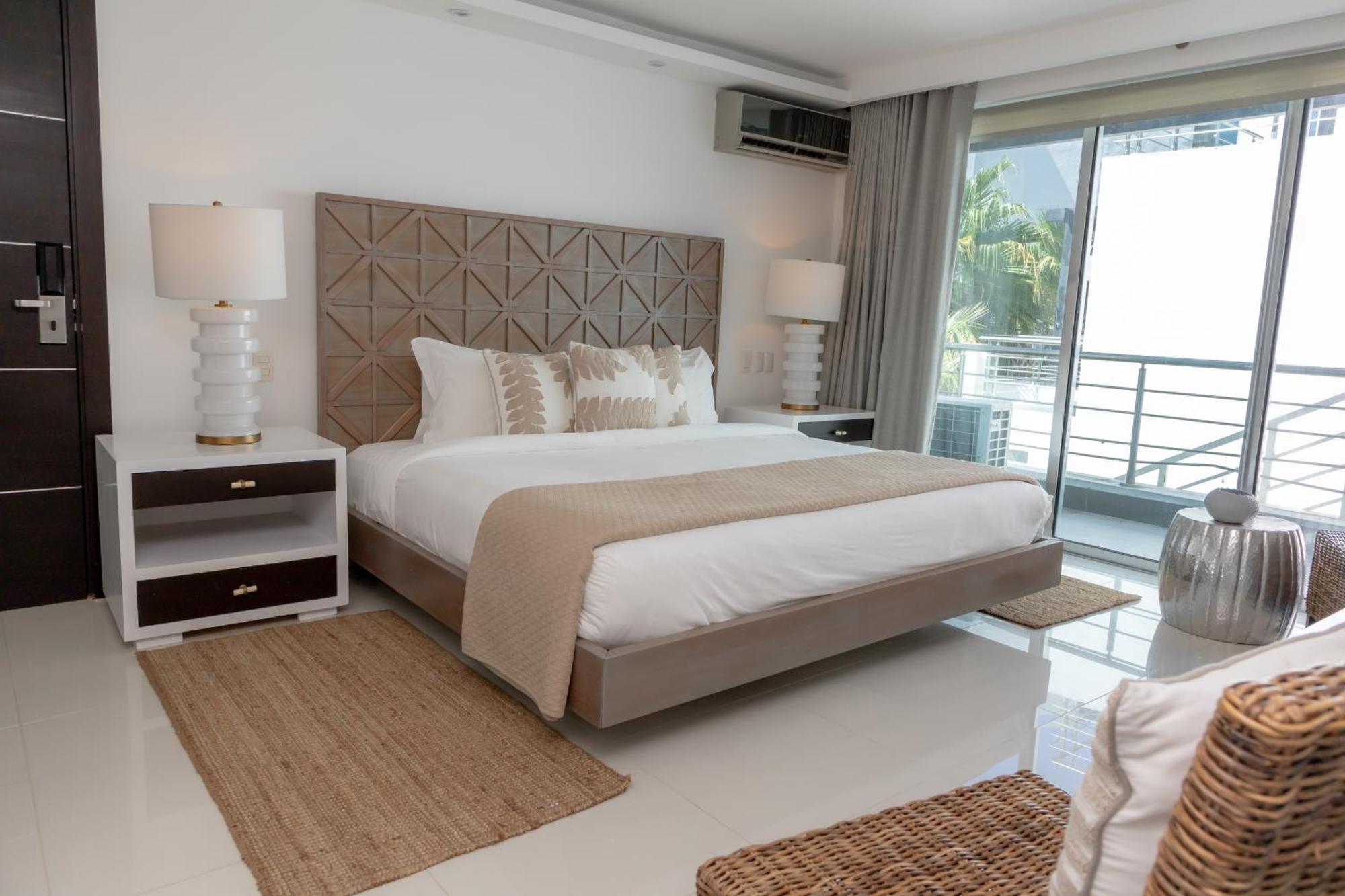 Four-Bedroom Penthouse Suite with Ocean View - Bi-Level with Rooftop