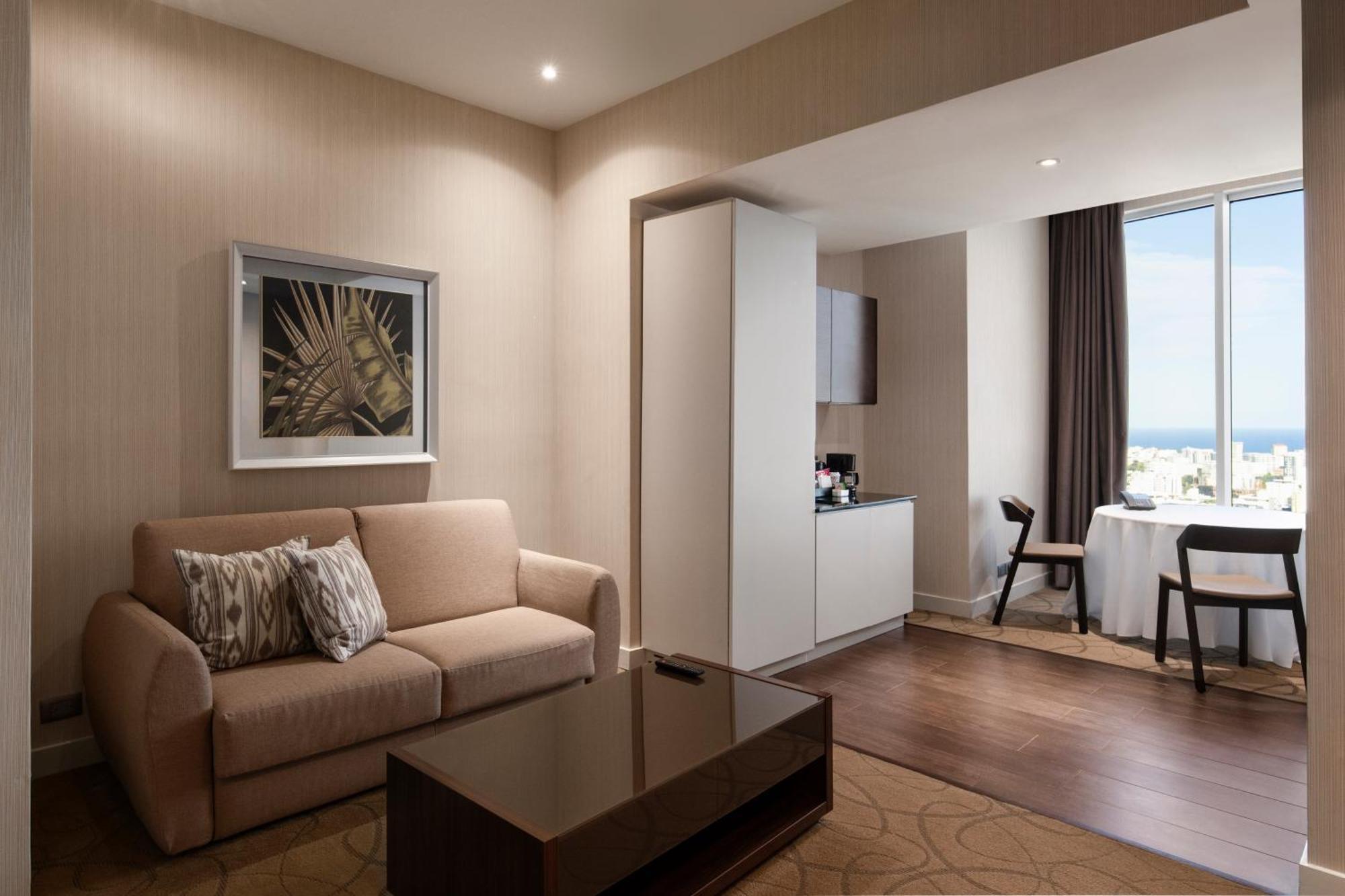 Suite King con 1 Camera da Letto e Doccia a Filo Pavimento - Accesso Disabili
