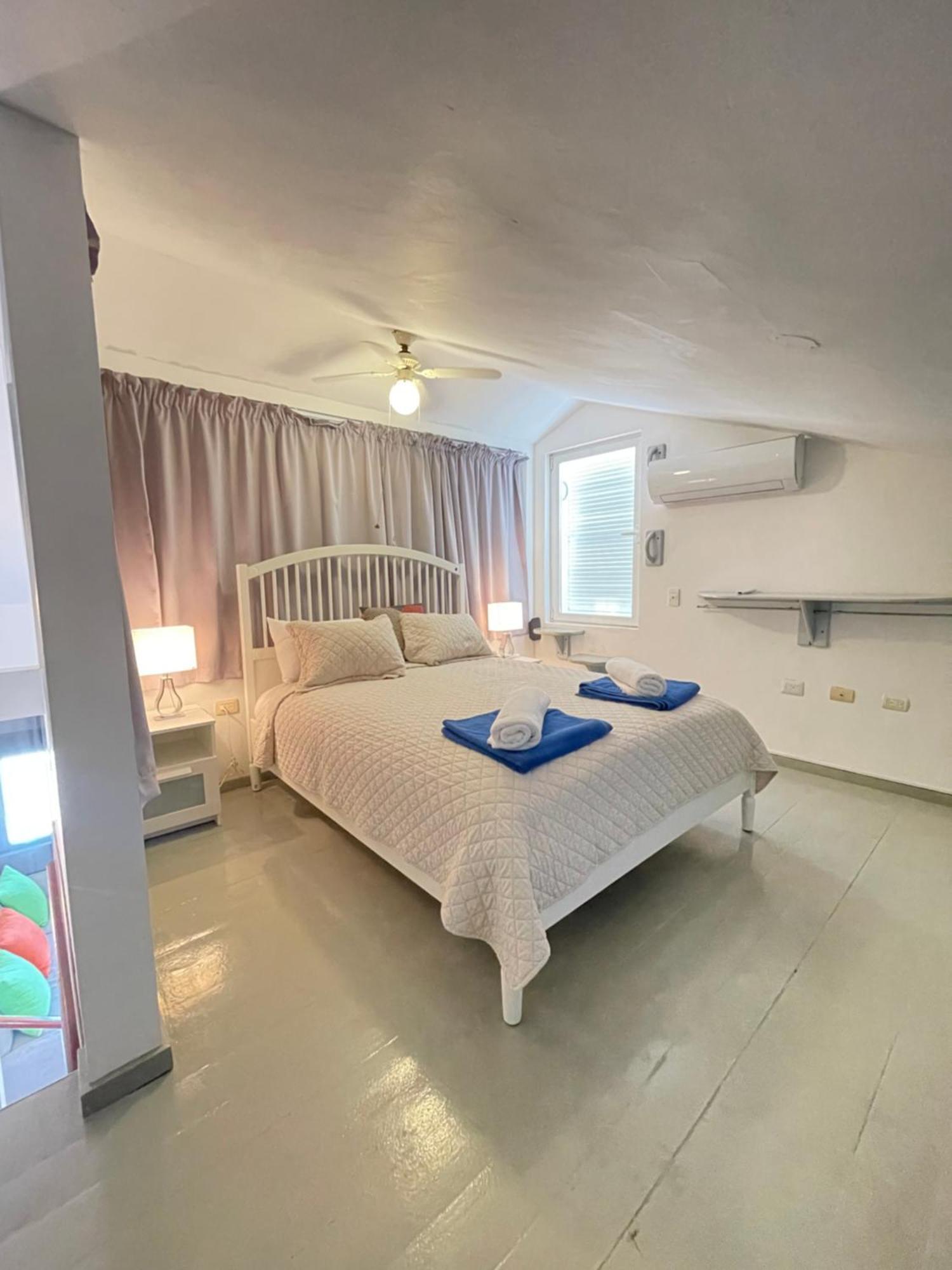 Apartamento de 2 Quartos com Vista para a Piscina