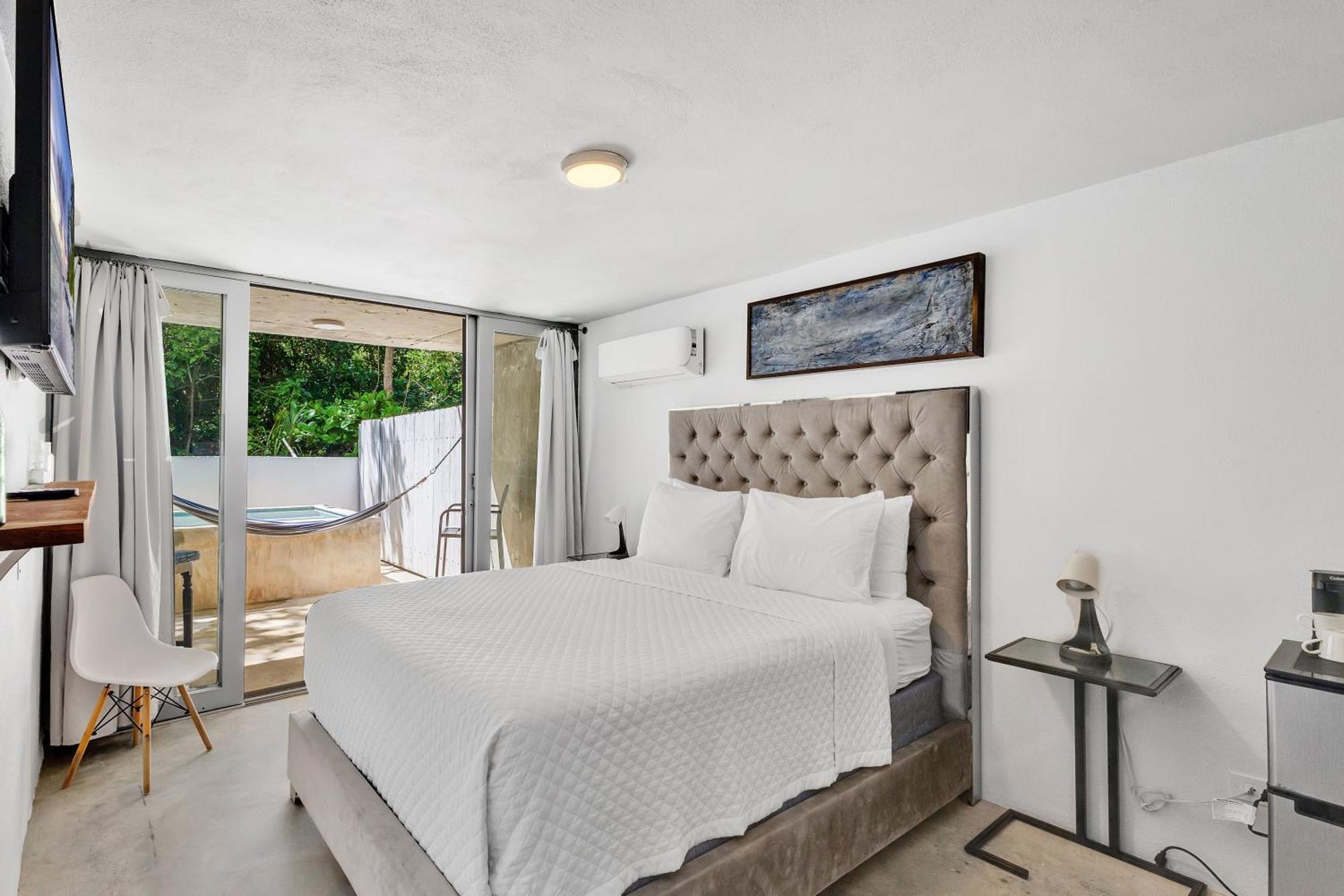 Queen Room with Pool View