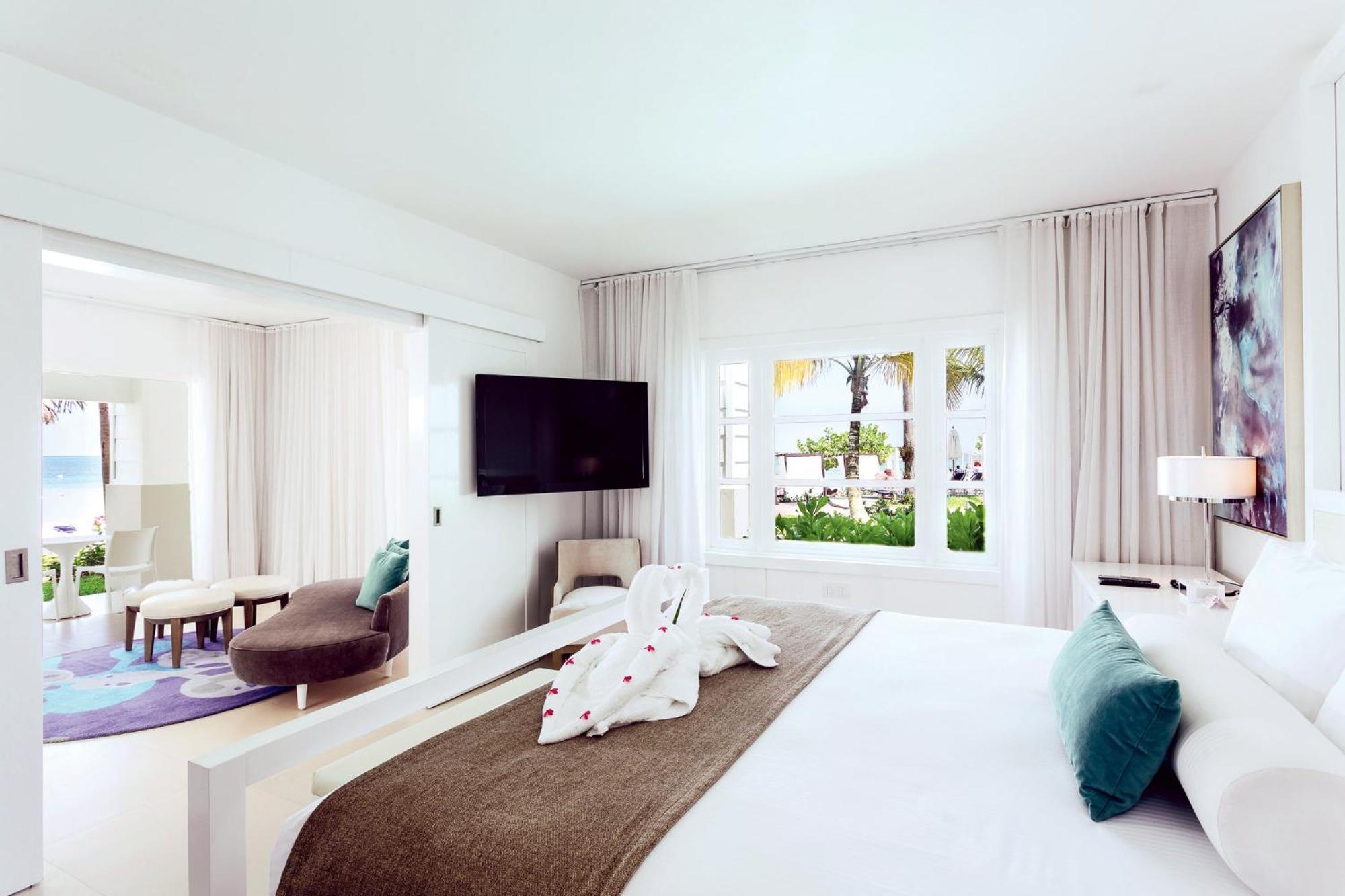 Beachfront Honeymoon Swim Up Suite