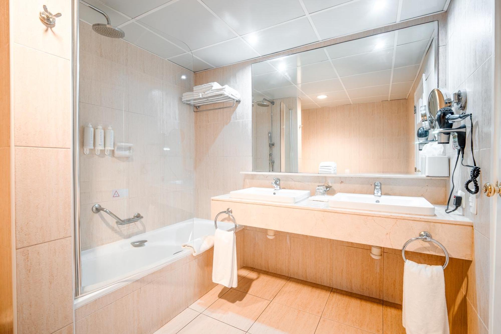 1 King Bed Ocean Front Junior Suite SGL