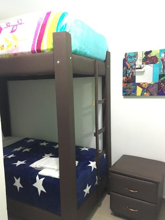 Quarto Pequeno com 2 Camas de Solteiro