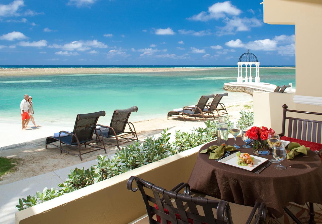 Royal Beachfront One Bedroom Butler Suite