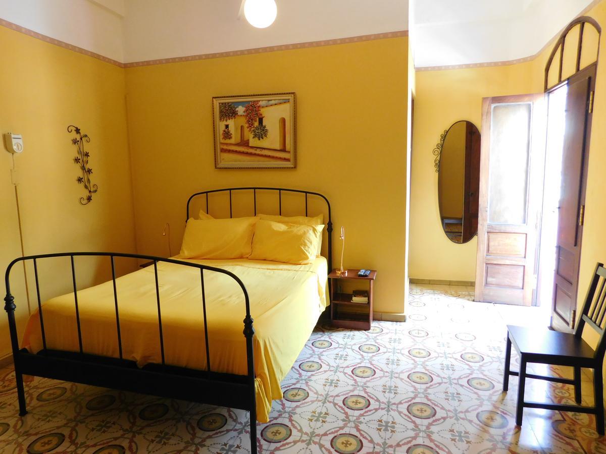 Apartamento de 1 Quarto com Varanda