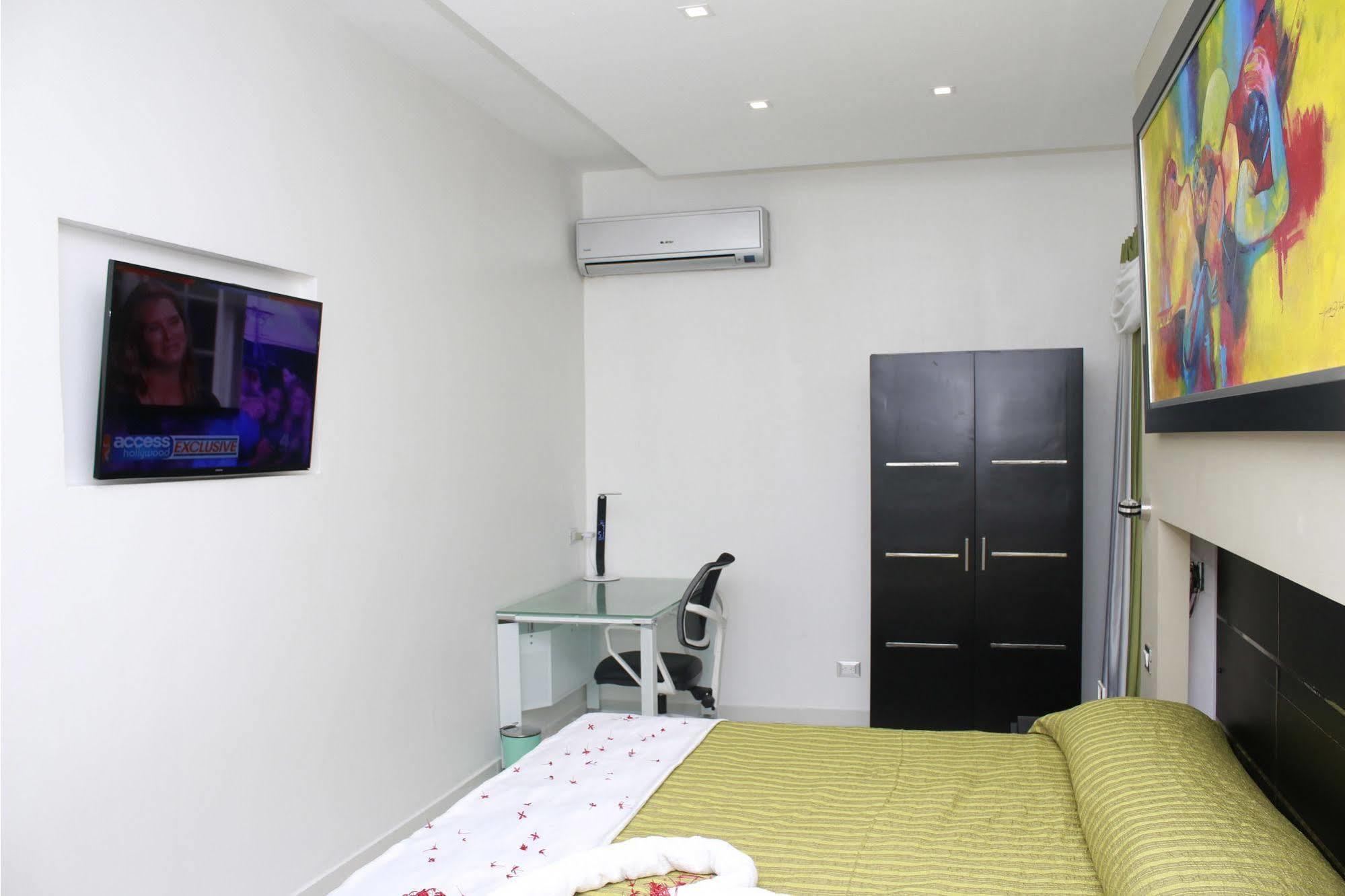 Suite mit Kingsize-Bett und Whirlpool