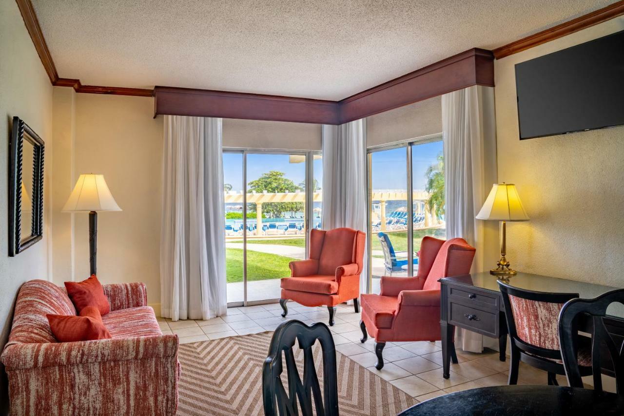 1-Bedroom Water View Butler Suite