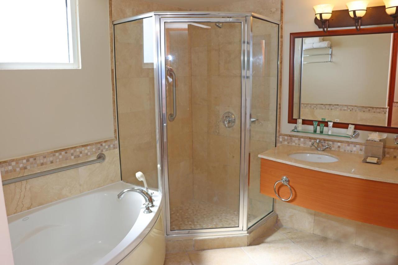 Deluxe Studio Suite,950550631:JPEG
