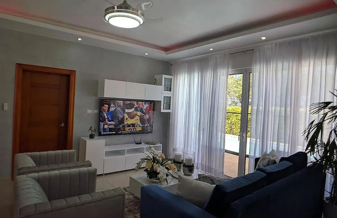 Modern & Private Tropical Villa In Gated Community Minutes From The Beach-1