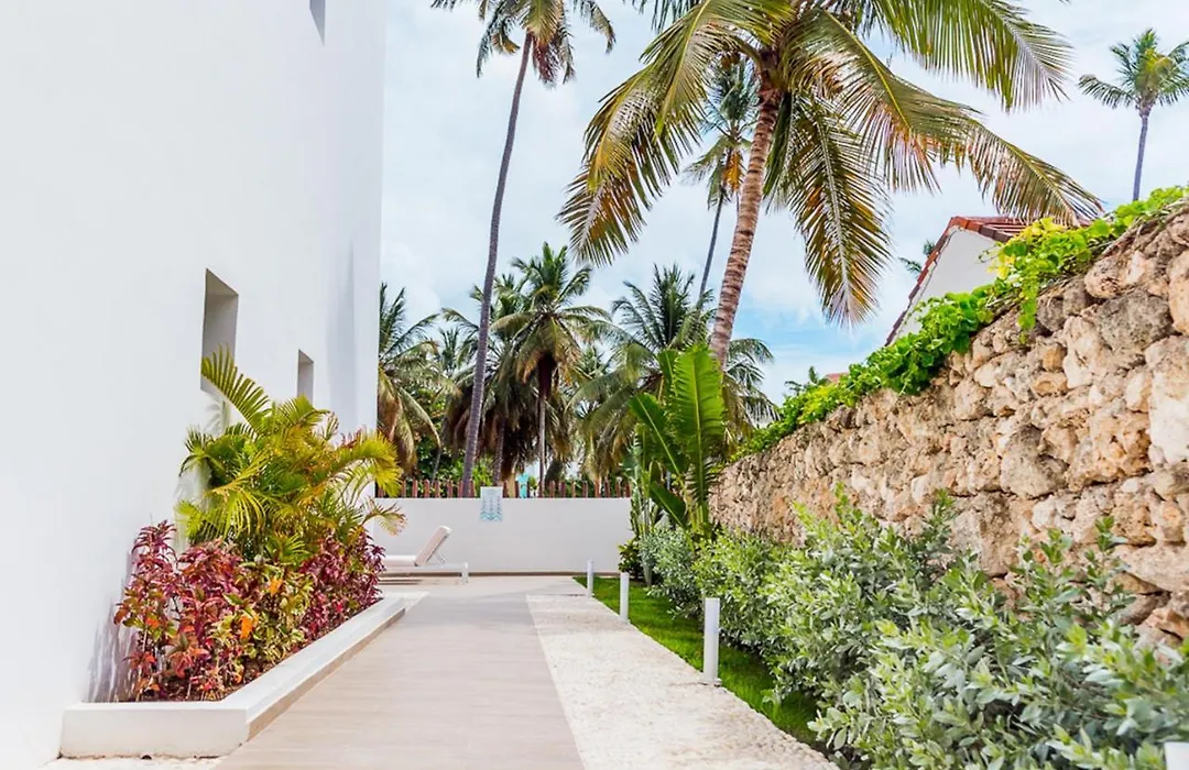 Luxury Condo With Private Picuzzi Just Steps From The Beach - A202-1