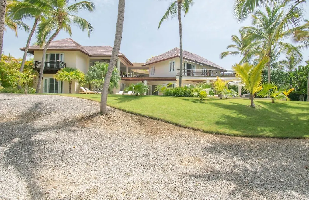 Spacious Lake Front Villa With In-Room Jacuzzis In Luxury Golf And Beach Resort-1