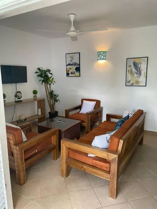 Hermoso Apartamento De 2 Habitaciones Cerca De Playa Punta Popy-1