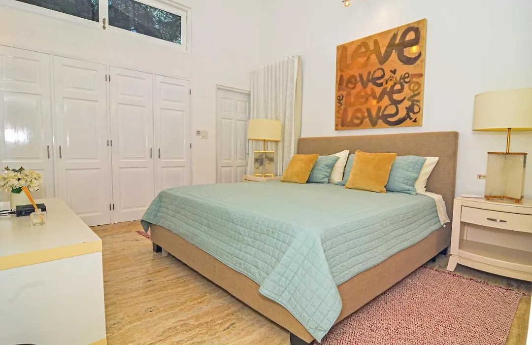 Luxury Modern Five Bedrooms Villa-1