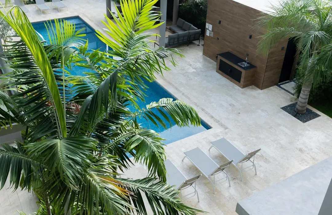 1 Bedroom Apt With Pool, 5 Minutes From Beach-1