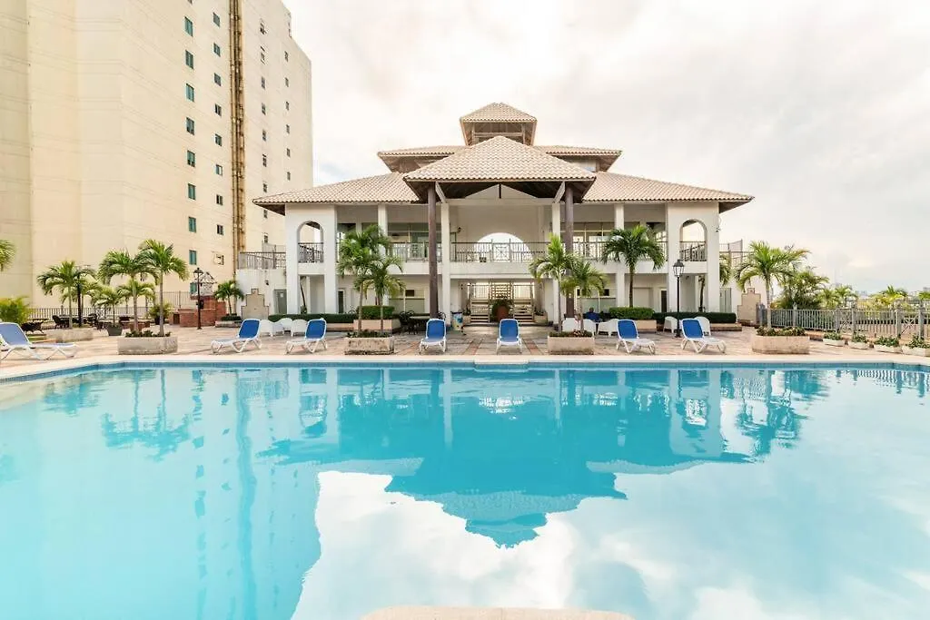 Luxurious 2Bdr Condo Located In Prestigious Tower.-1
