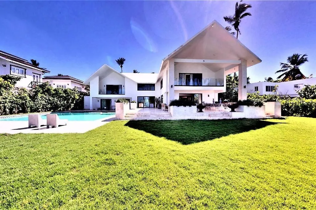 Cheerful Beach Front Villa 10 Rooms For 16 Persons-1