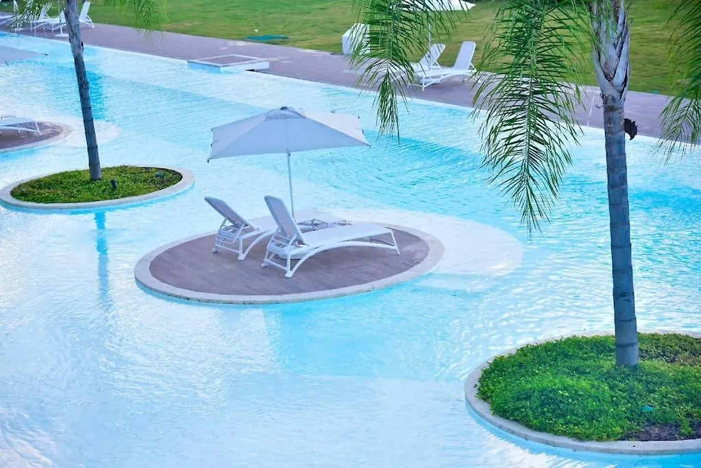 Deluxe Condo-Infinity Pool-Golf Course-Central Ac-1