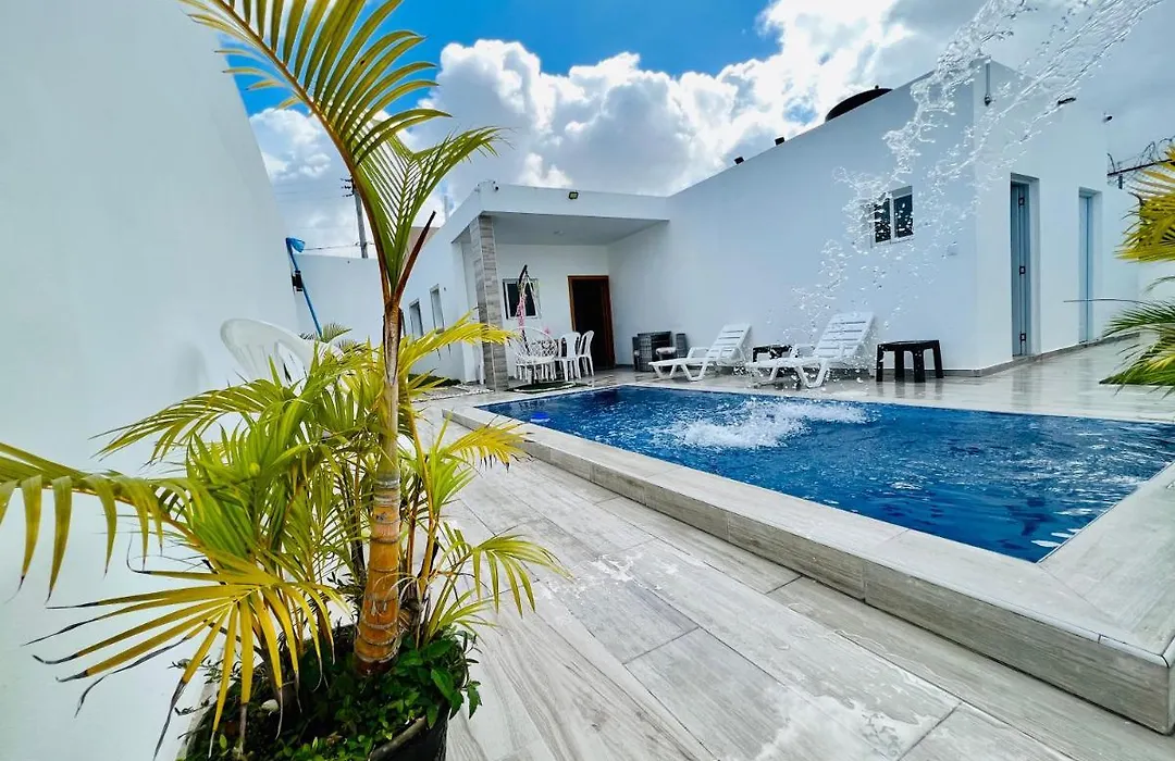 Villa Con Piscina Y Jacuzzi En Punta Cana-1