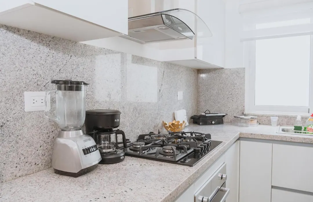 2 Bedroom Modern Apartment/ Great Location-1