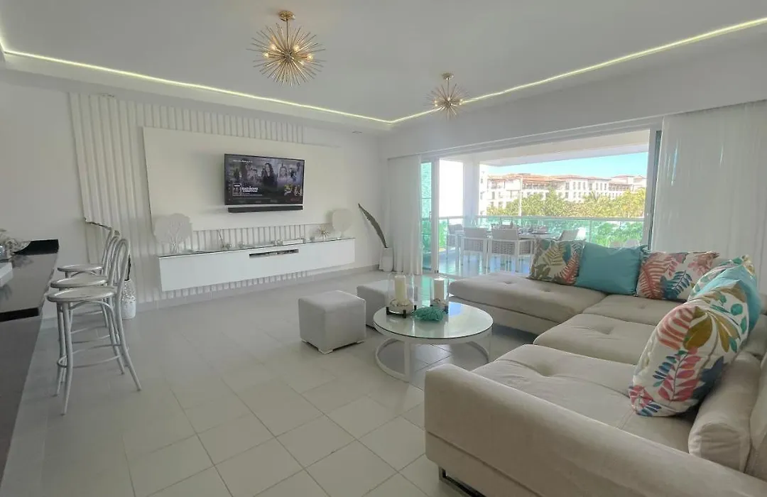 Relaxing 2 Bedroom Ocean View With Pool Close To The Beach-1