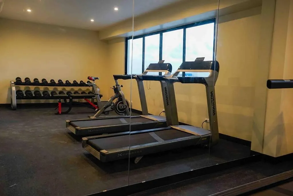 Cozy Apartment City Center Gym Pool-1