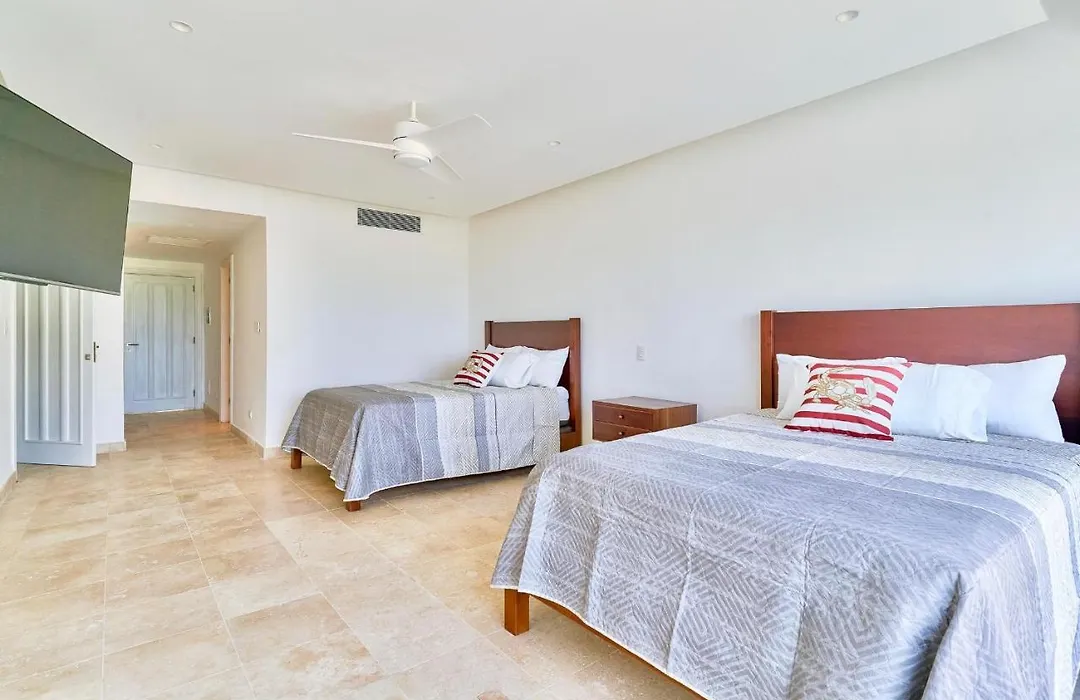 Sunny Beachfront Condo With Stunning Views-1