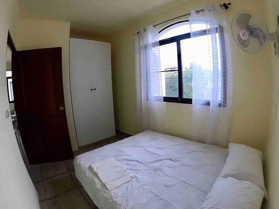 Lovely 2B/1B Condo Only 5 Min Walk To The Beach.-1