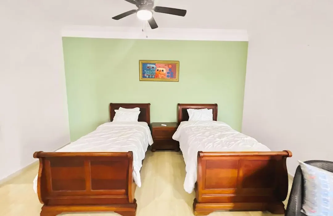 Exclusive 3 Bdr, Gym & Pool, Seaview, Luxury Tower-1