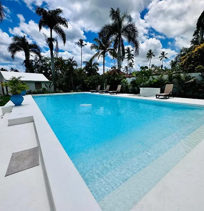 Bungalow Avec Piscine En Centre Ville B2-1