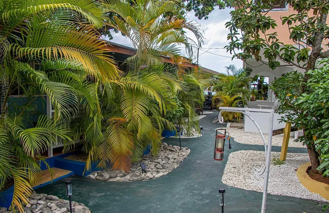 Momsplace Guesthouse-1