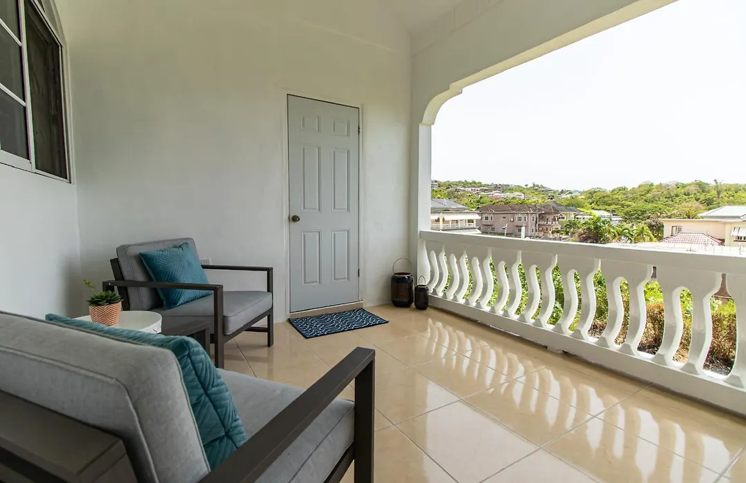 Runaway Bay Gem Suite-1