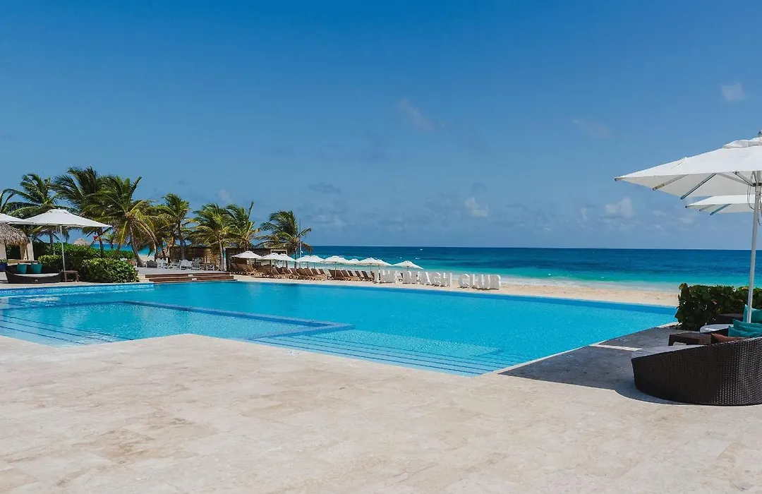 Spectacular Apto Pool Golf View In Hard Rock Golf-1