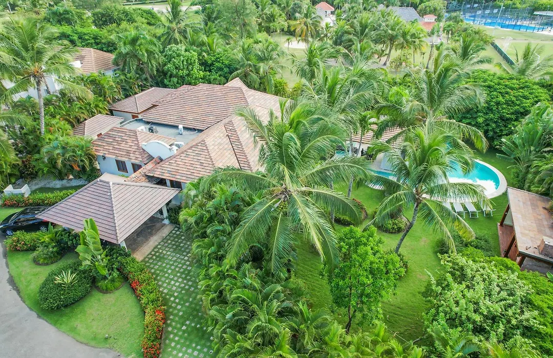 Beautiful Villa With Pool, Gym & Maid-1
