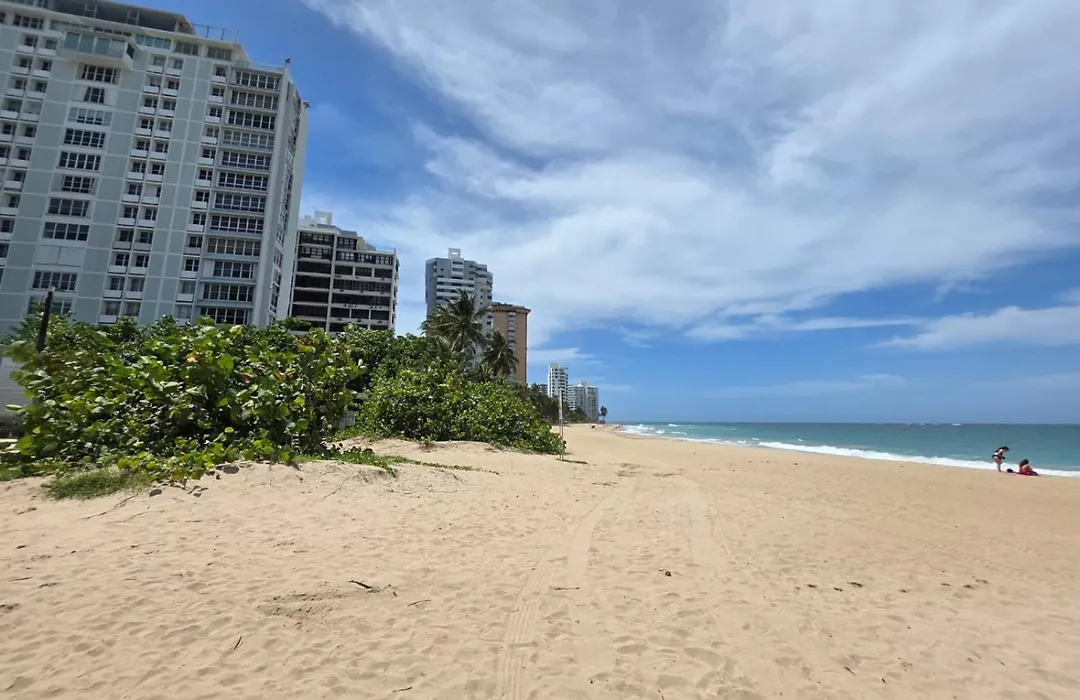Breathtaking 3-Br Beachside Apt-1