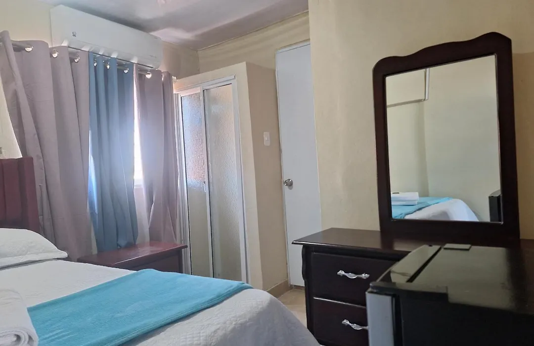 Hotel Enrique Gazcue Bed Breakfast And Parking-1